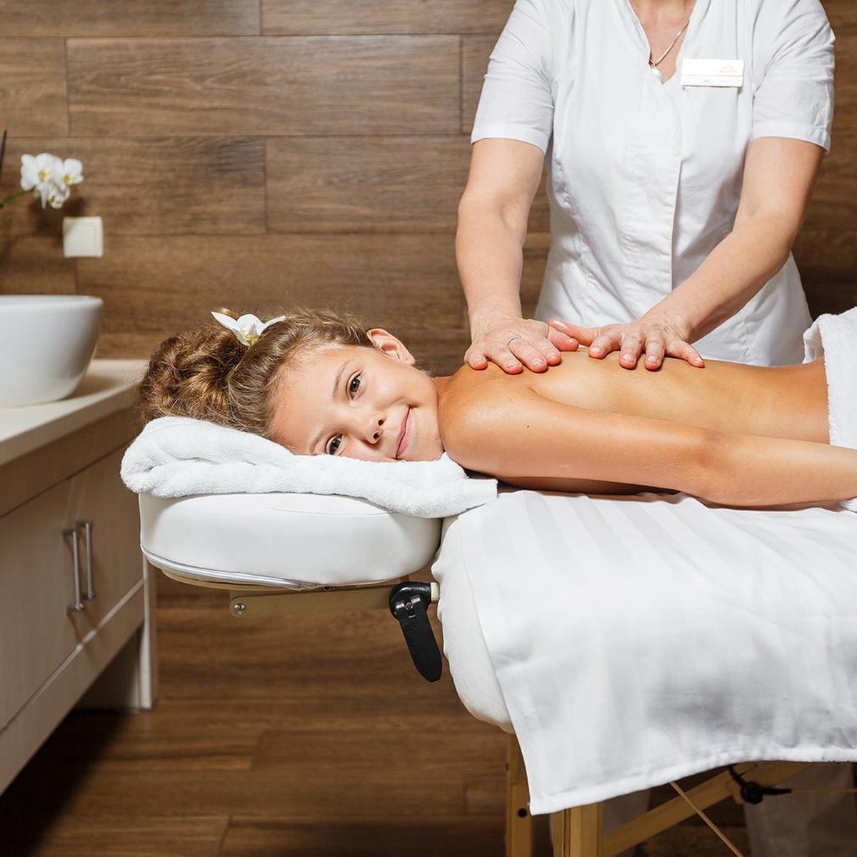 BestMassage MT-T1-Cream, Massagetafel draagbaar massagebed, 186 cm, hoogte verstelbaar en tweevoudig opklapbaar, met draagtas, Crème (beige)