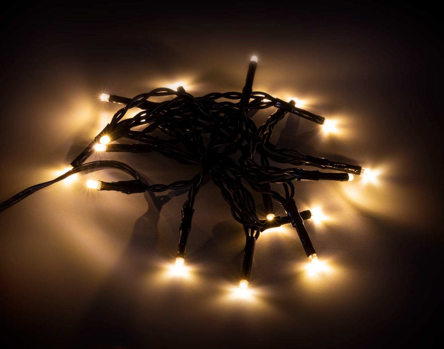 DELTACO LGT-101 LED light loop with timer function - For indoor and outdoor use - 1.5 meters - Warm white
