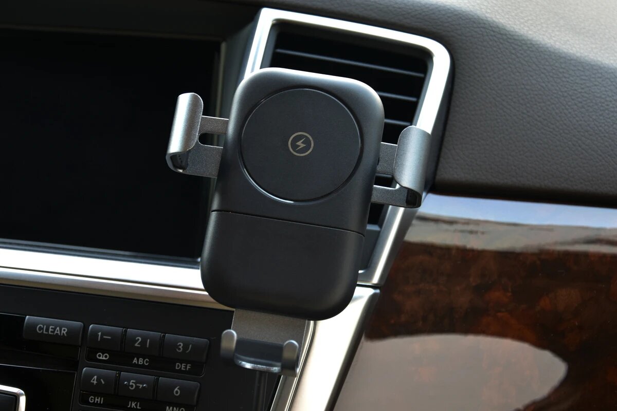 NÖRDIC QICR-N1000 Telefoonhouder met Qi draadloos opladen voor in auto 10W, voor iPhone en Android, zwart