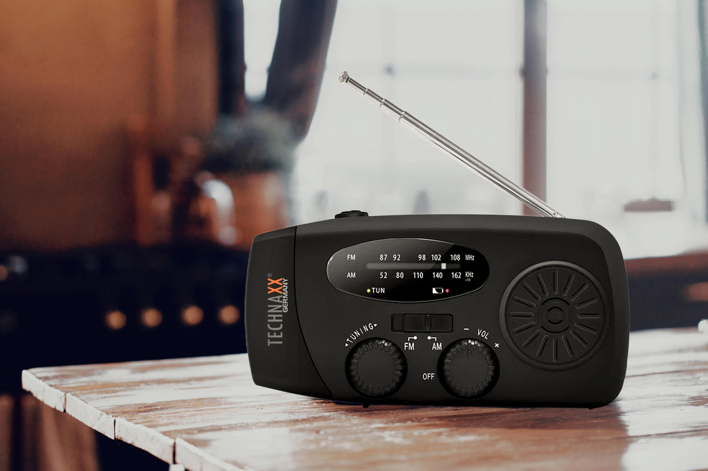 Technaxx TX-238 Draagbare Solar Radio - Noodlamp - AM/FM radio  - USB  - LED zaklamp  - Zwart